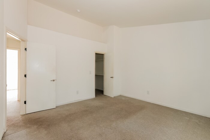 Building Photo - 5707 Wells Cir