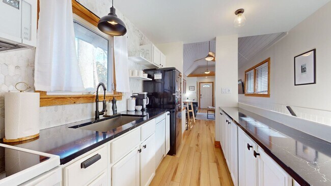 Building Photo - Adorable 3 Bedroom House near NCSU - Available August 1st!
