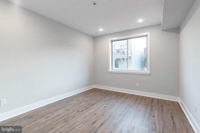 Building Photo - 1604 N 6th St