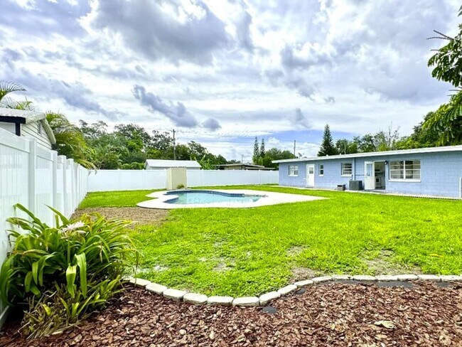 Building Photo - 1515 Sawyerwood Ave