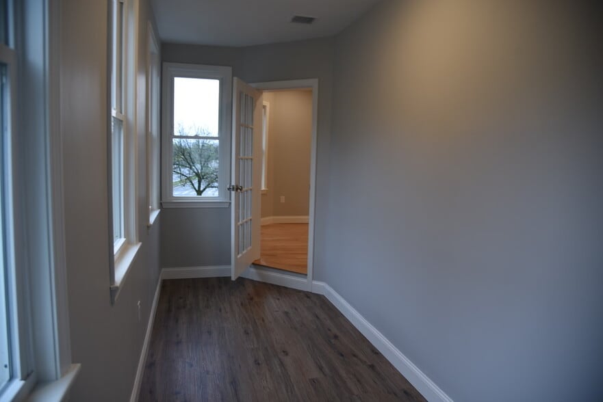 Building Photo - 228 Fellsway W