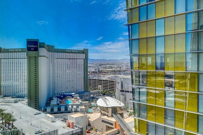 Building Photo - Veer Towers 2010E- Stunning Strip/City Views from this 1bd/1ba, Fully Furnished Residence