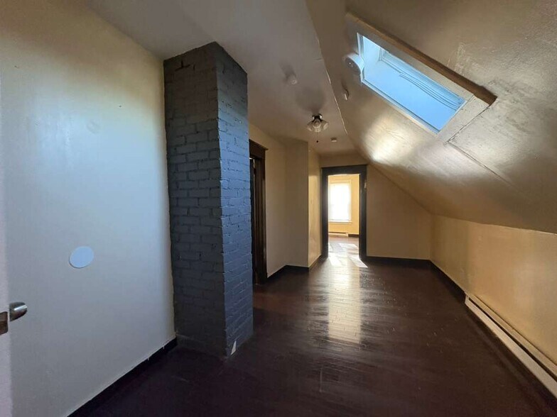 Building Photo - 327 Bassett St