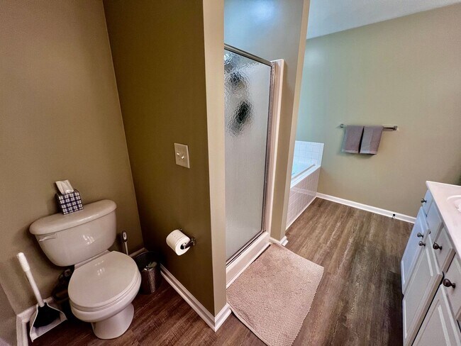 Building Photo - Charming 4 Bedroom home Near Virginia Beac...