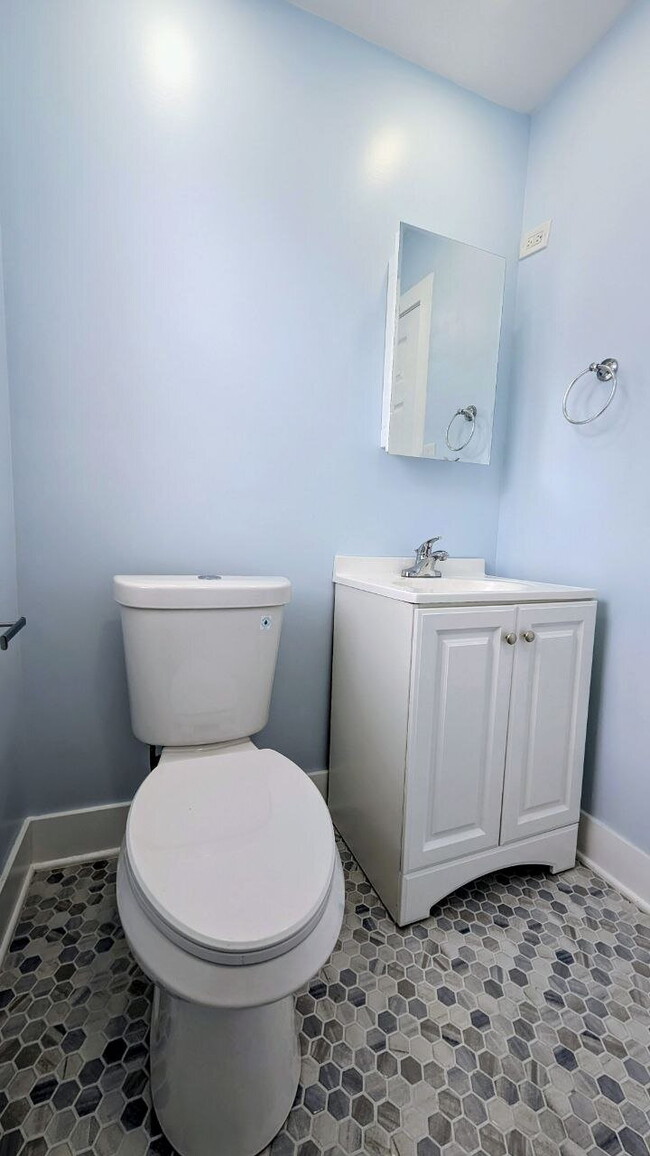 Building Photo - Updated 3-Bedroom | 1.5-Bath | Central AC | In-Unit Laundry – $1,800/month