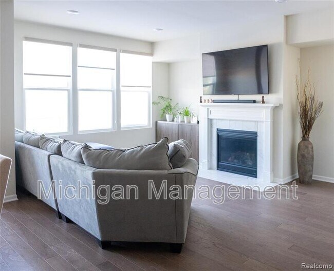 Building Photo - 1434 Superior Dr