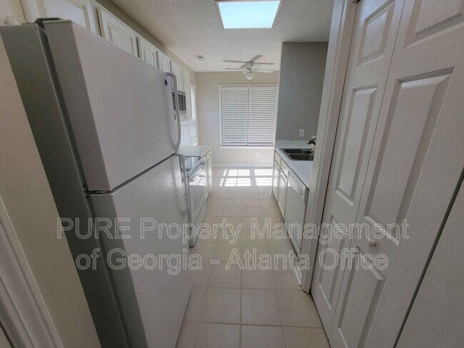 Building Photo - 102 Laguna Springs Dr