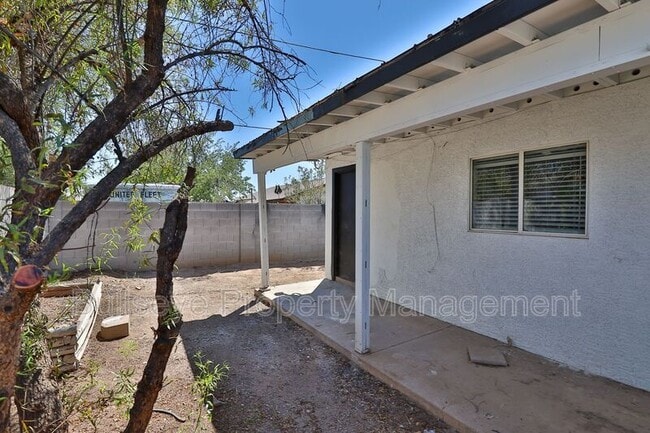 Building Photo - 1803 North 25th Pl