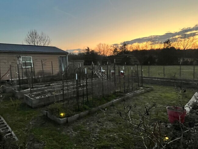 Building Photo - 476 Bill Russell Rd