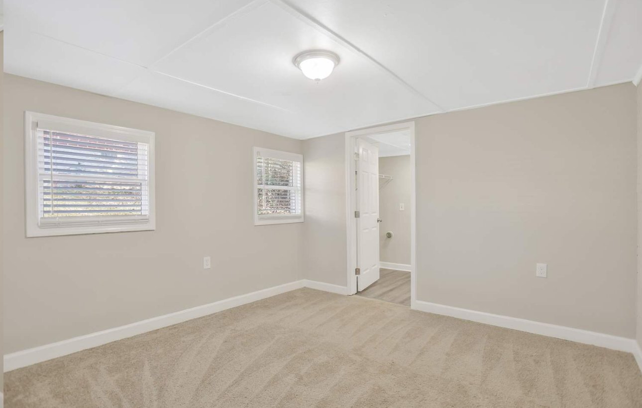 Building Photo - 1972 Glendale Dr