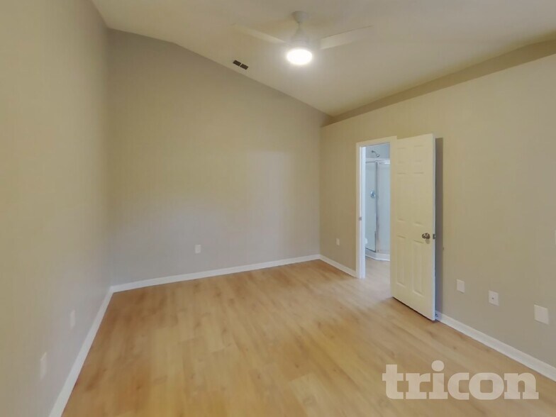 Building Photo - 10443 Elgin Blvd