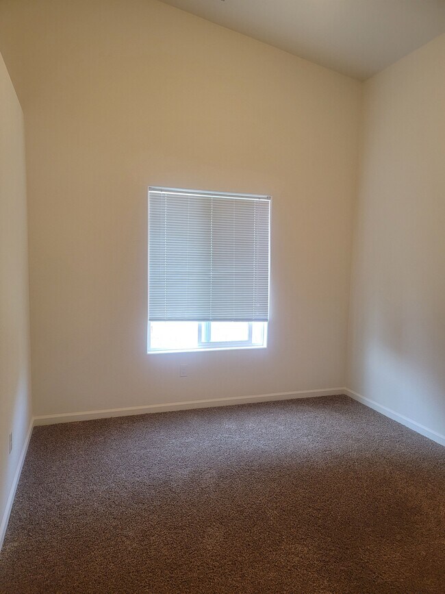 Building Photo - 6825 Meadowlark Ave