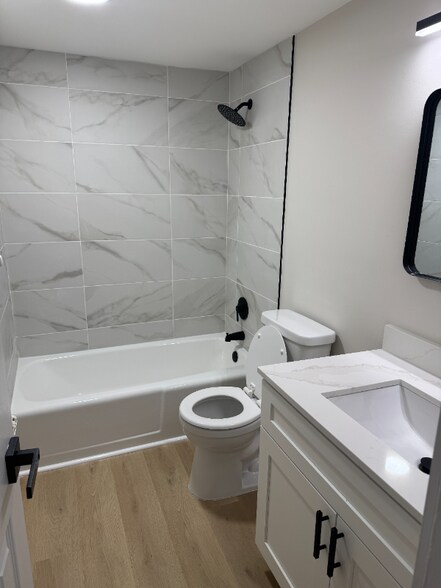 Building Photo - 5410 NE 22nd Terrace