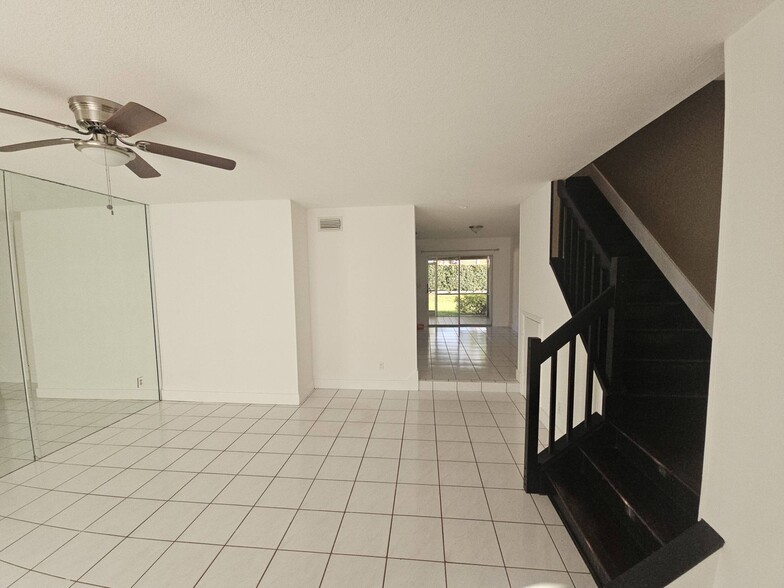 Building Photo - 2925 Belmont Ln