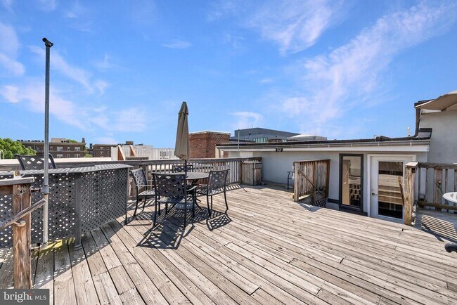 Building Photo - 1417 Chapin St NW