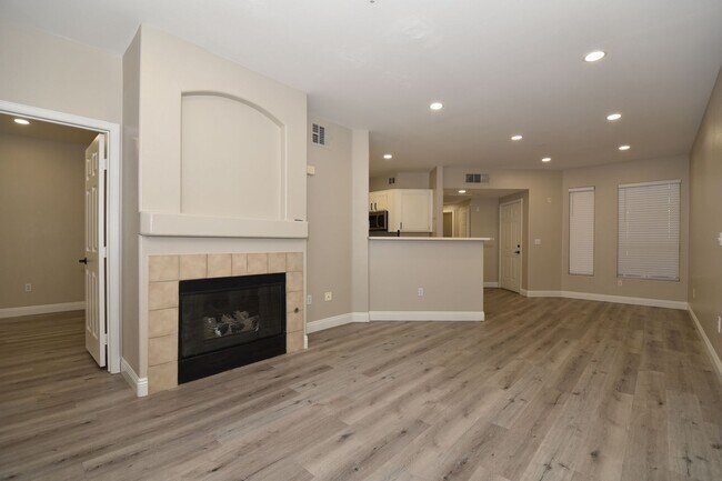 Building Photo - UPGRADED LOVELY 2 BED 2 BATH CONDO AT VISTANA