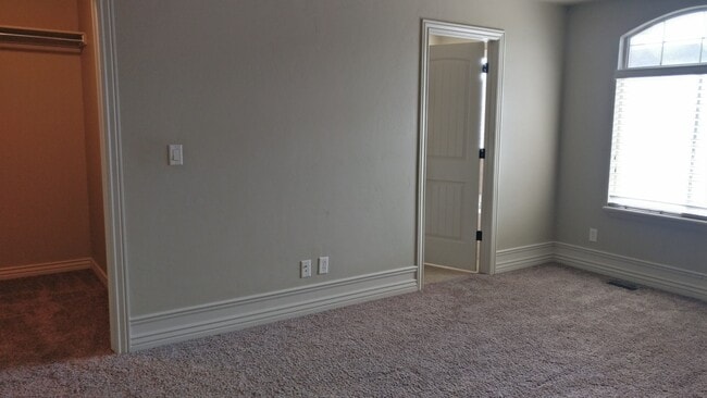 Building Photo - 7041 S 1520 W