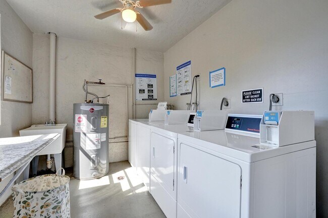 Building Photo - 9480 Poinciana Pl