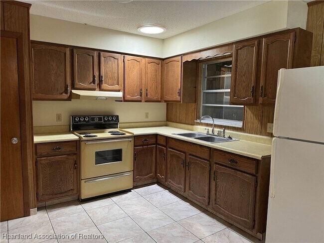 Building Photo - 307 N Lake Reedy Blvd