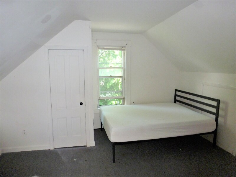 Building Photo - 14 Hickok Pl