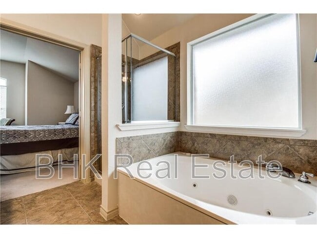 Building Photo - 11861 Tyler Dr