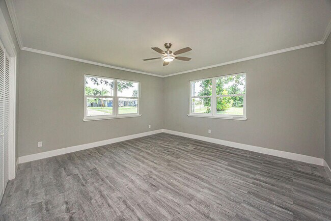 Building Photo - 300 Riomar Dr