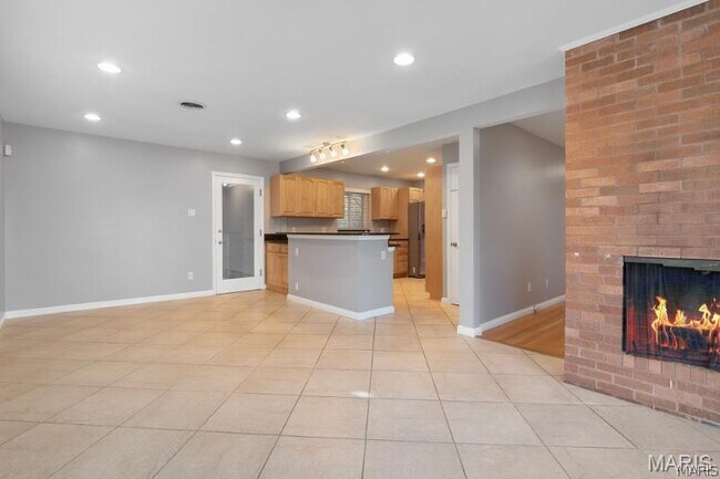 Building Photo - 8408 Louwen Dr