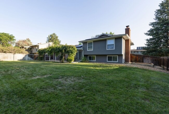 Building Photo - Spacious 4-Bedroom Home with Private Backy...