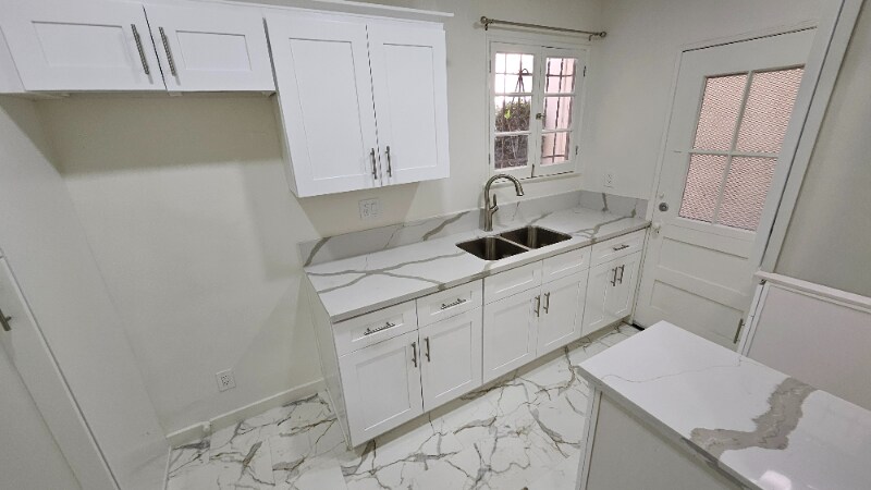 Building Photo - 120 N Gale Dr