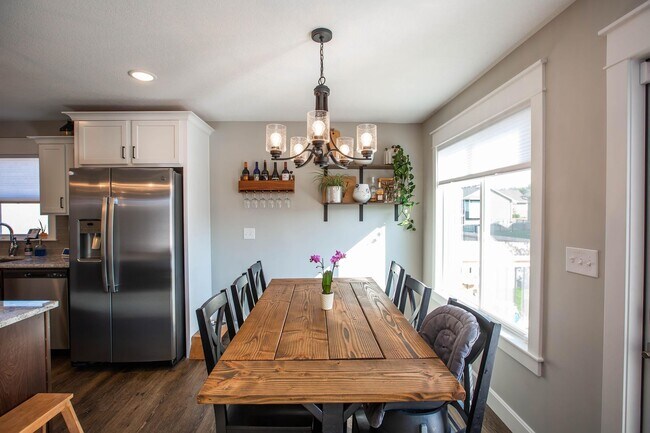 Building Photo - Stunning 4 Bed, 3 Bath Home | 3-Car Garage | Scenic Meadows