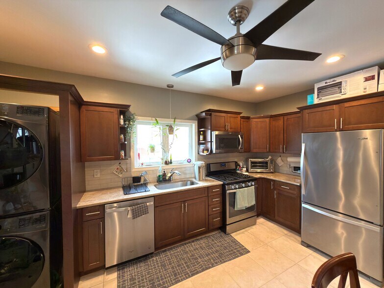 Building Photo - 9 Amaranth Ave