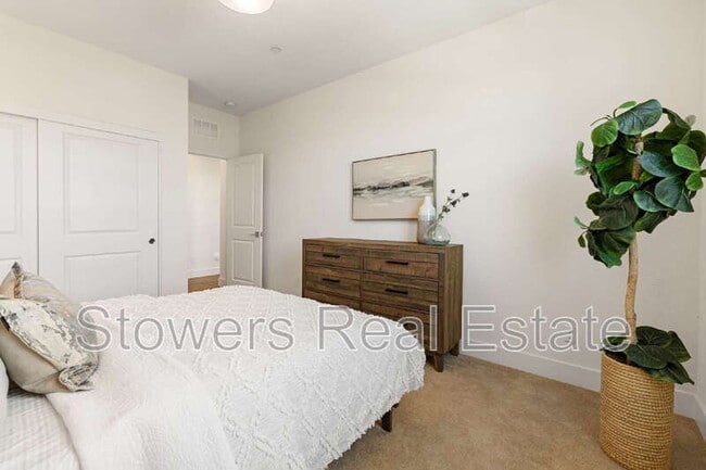 Building Photo - 2428 Periwinkle Pl