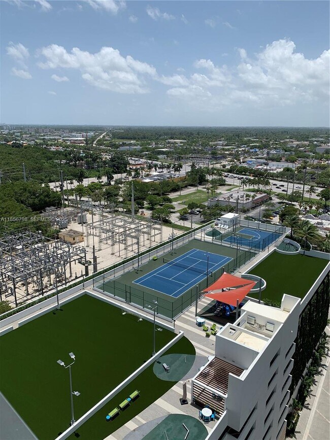 Building Photo - 16385 Biscayne Blvd