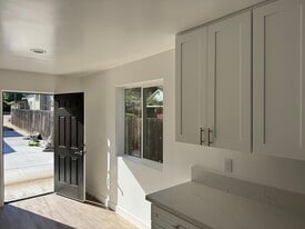 Building Photo - 376 Ramona Dr
