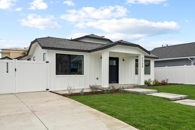 Building Photo - Charming Remodeled Craftsman w/ Modern Finishes in LA