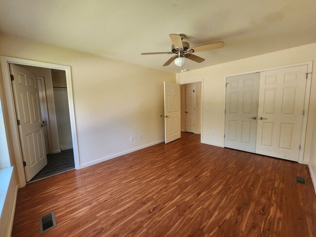 Building Photo - 3 Bedroom House In Alton
