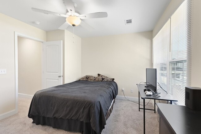 Building Photo - Two Bedroom Townhome