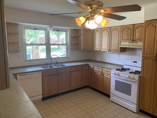 Building Photo - 8327 Lonkar