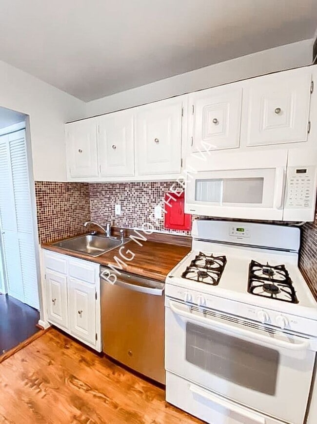 Building Photo - 5340 Holmes Run Pkwy