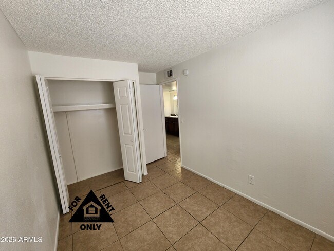 Building Photo - 3120 N 67th Ln