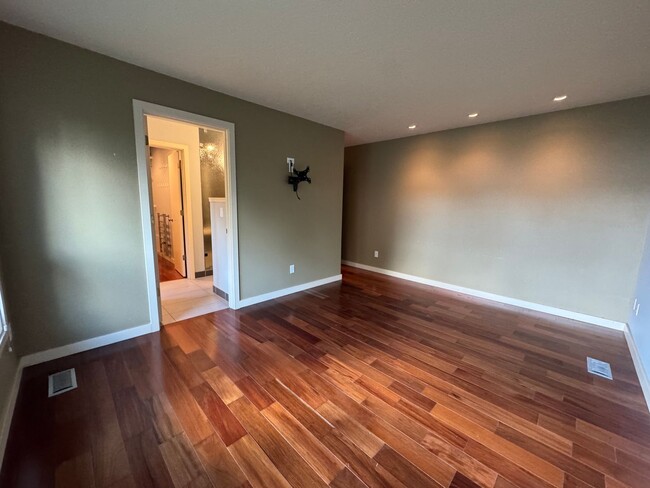 Building Photo - 14920 NW Northumbria Ln