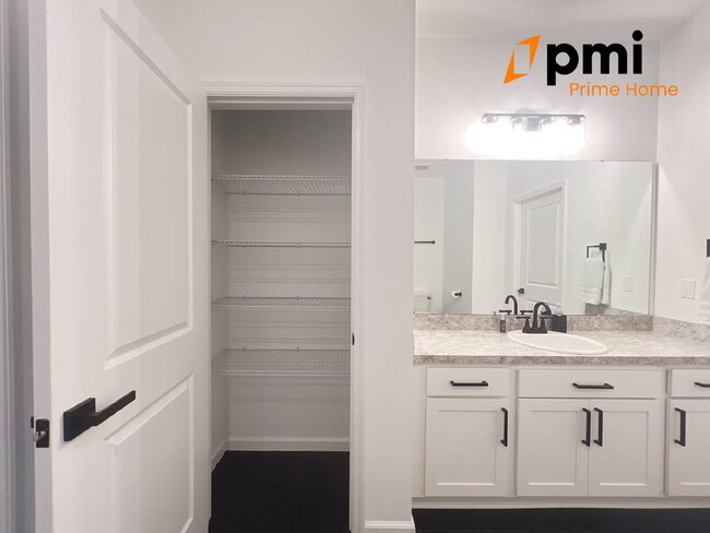 Building Photo - 2135 Huntsman Rdg Rd