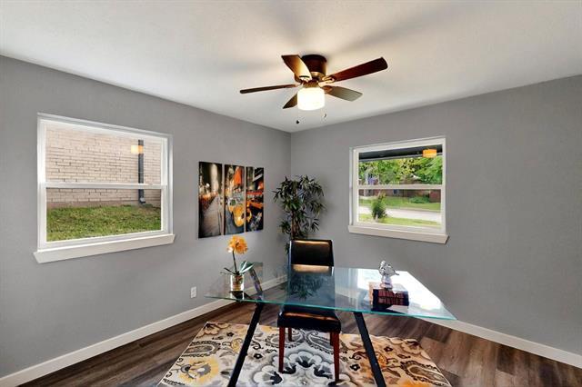 Building Photo - 1425 Oakhill Dr