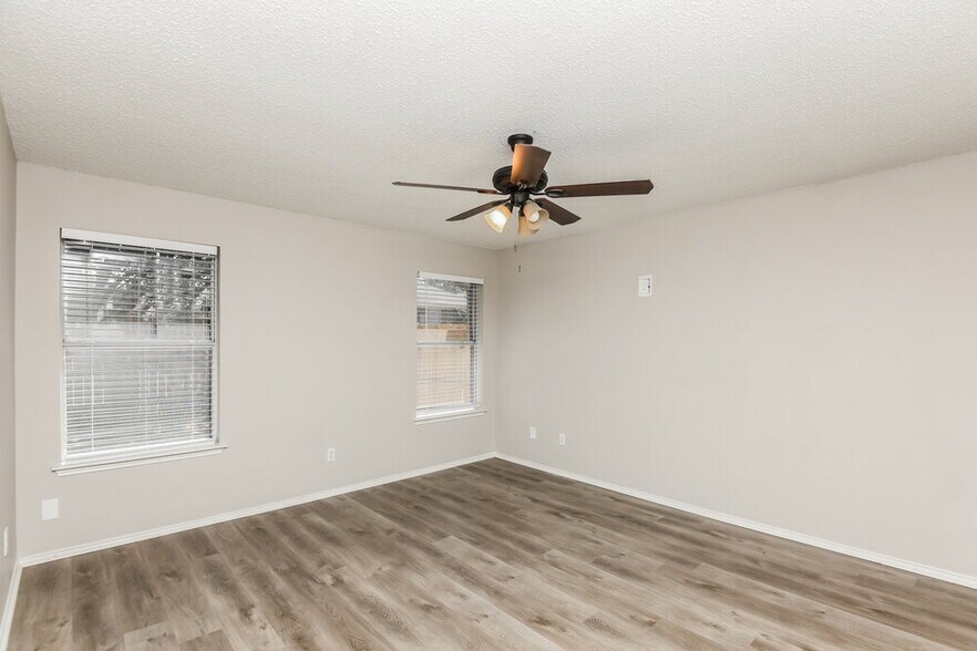 Building Photo - 7007 Rovato Dr