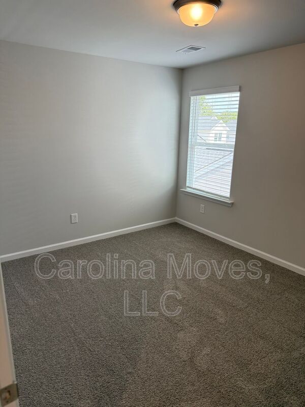 Building Photo - 417 Mariene Dr