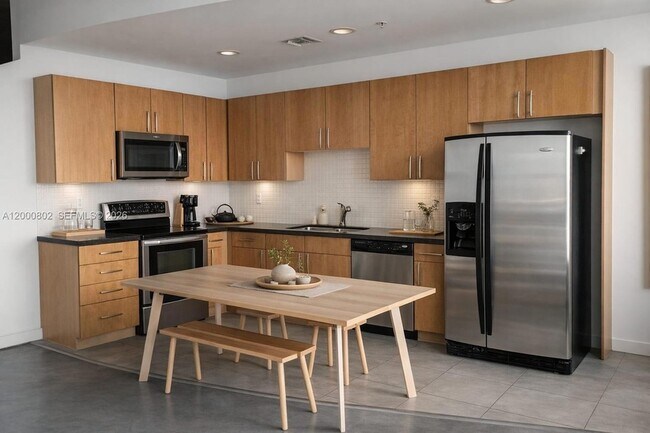 Building Photo - 300 S Australian Ave