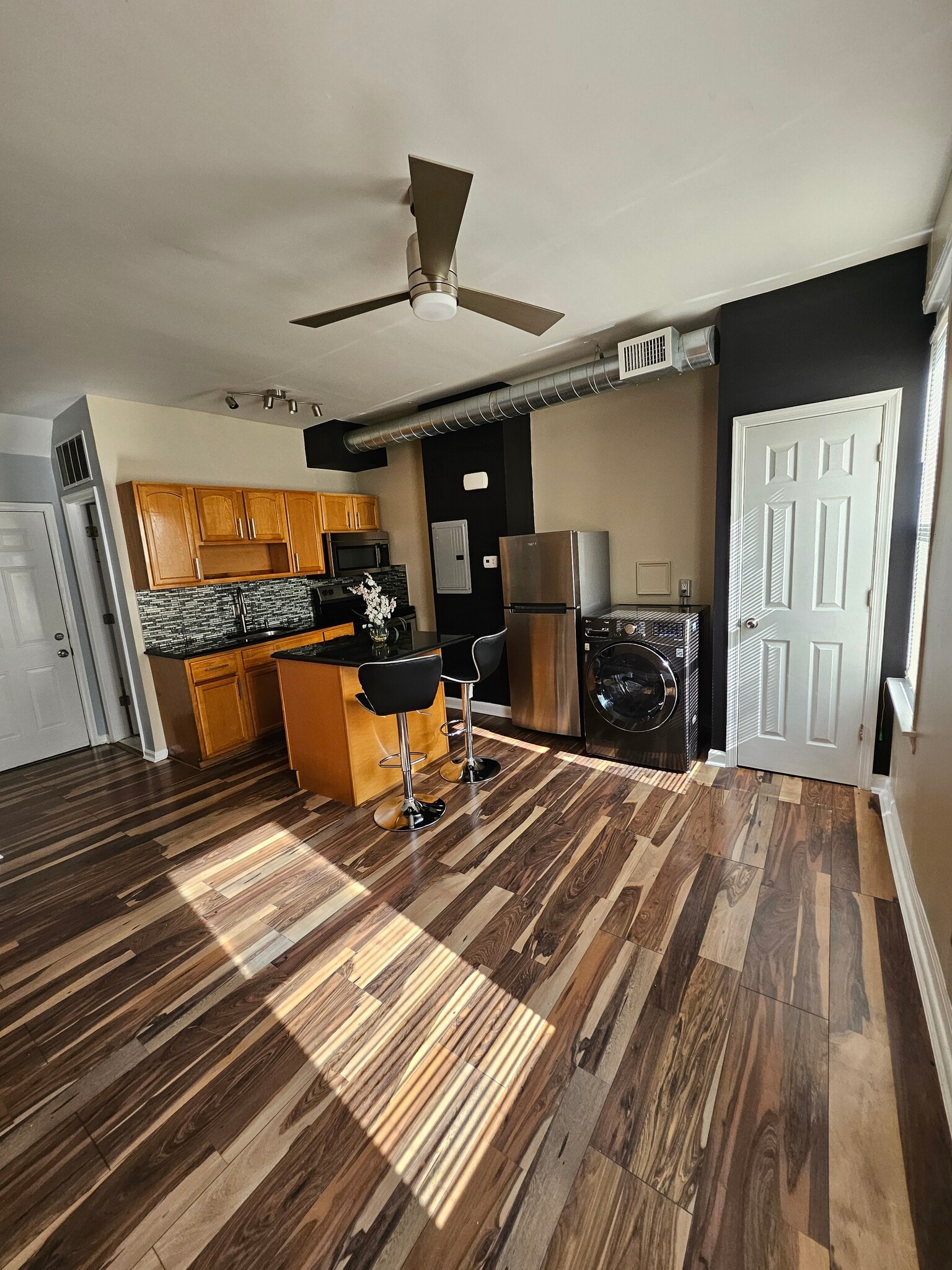 Building Photo - 926 Belmont Ave