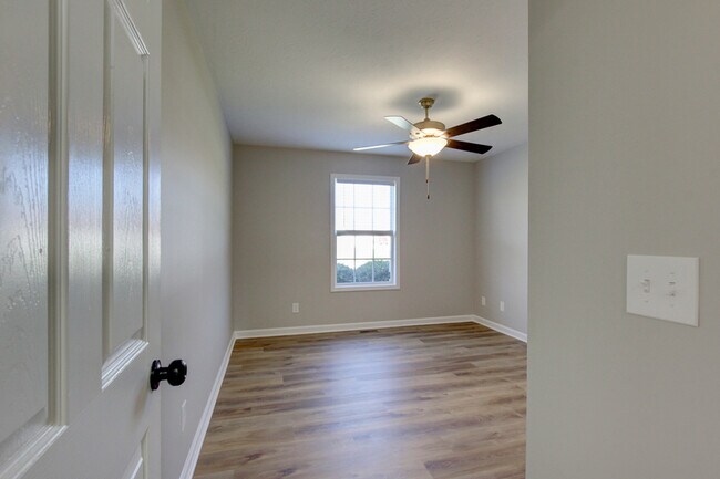 Building Photo - 51 Winding Oaks