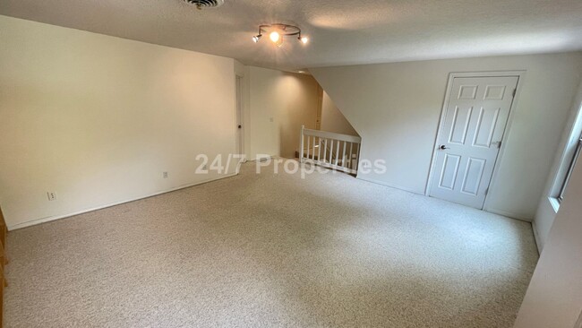 Building Photo - Stunning Home in Tranquil SW Neighborhood