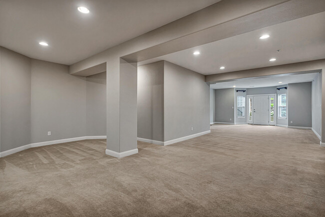 Building Photo - 4666 Sagewood Cir